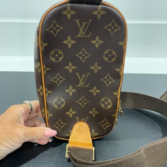 Louis Vuitton Monogram Pochette Gangu Sling/Crossbody Bag (JB1051) - Picture 2 of 14